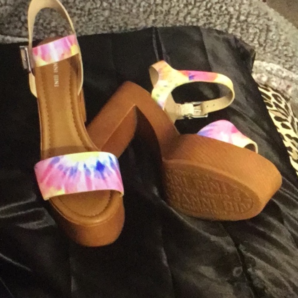 NEW. GIANNI. . BINI. HELLS.  SHOES